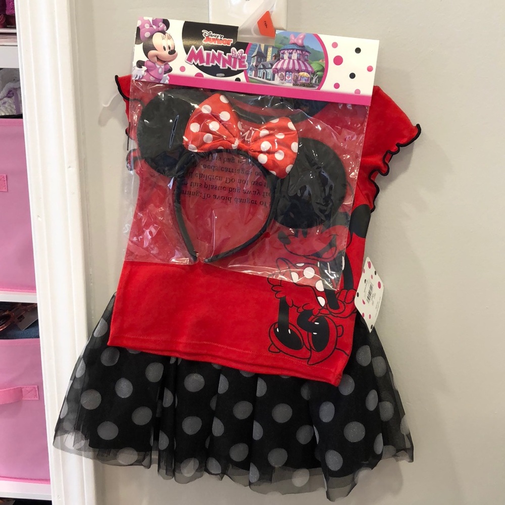 Quick ship! NWT Minnie Mouse outfit
